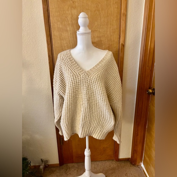 American Eagle Outfitters Cream V-Neck Sweater - Picture 2 of 8